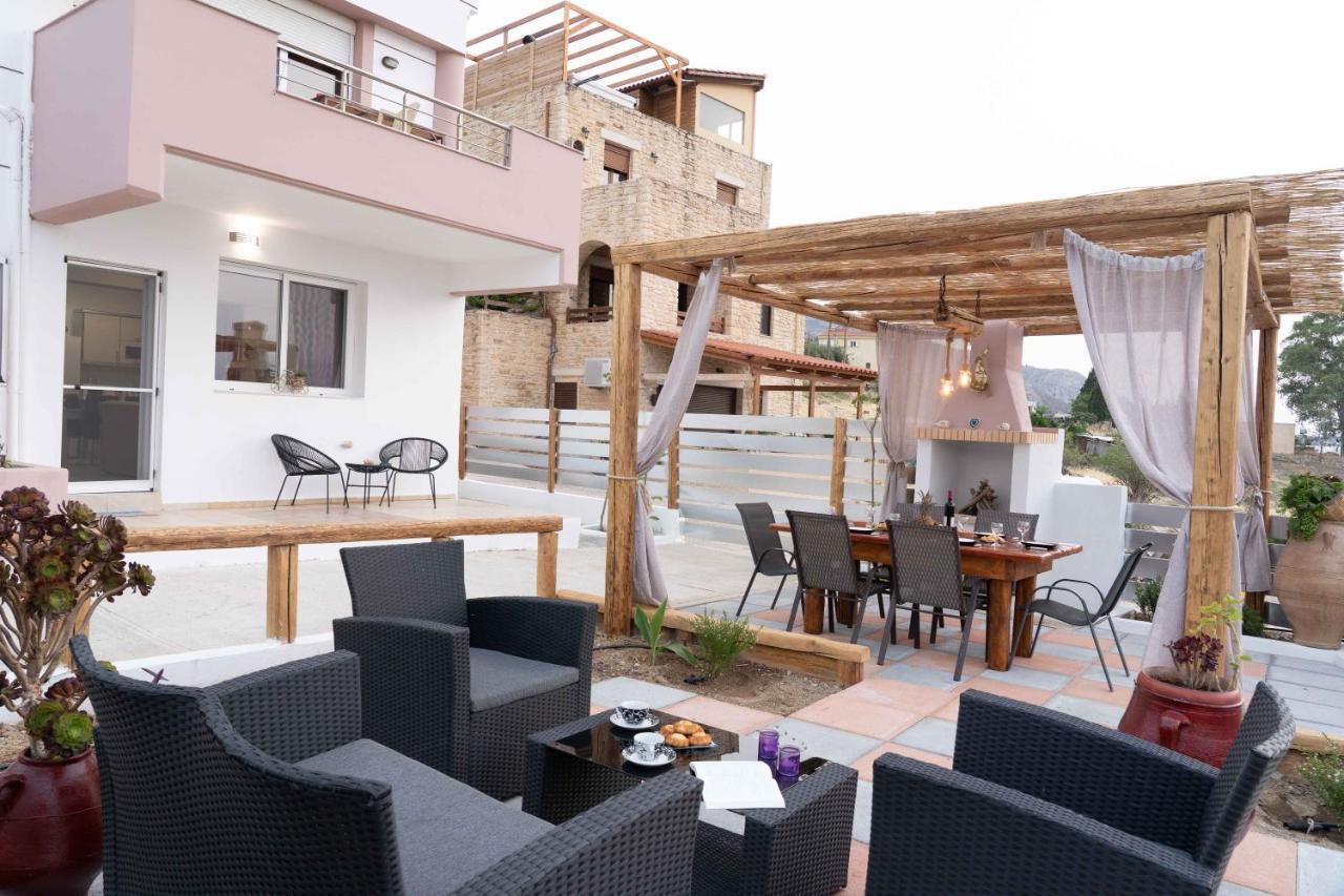 Haritos Holidays Home Pombia Exterior photo