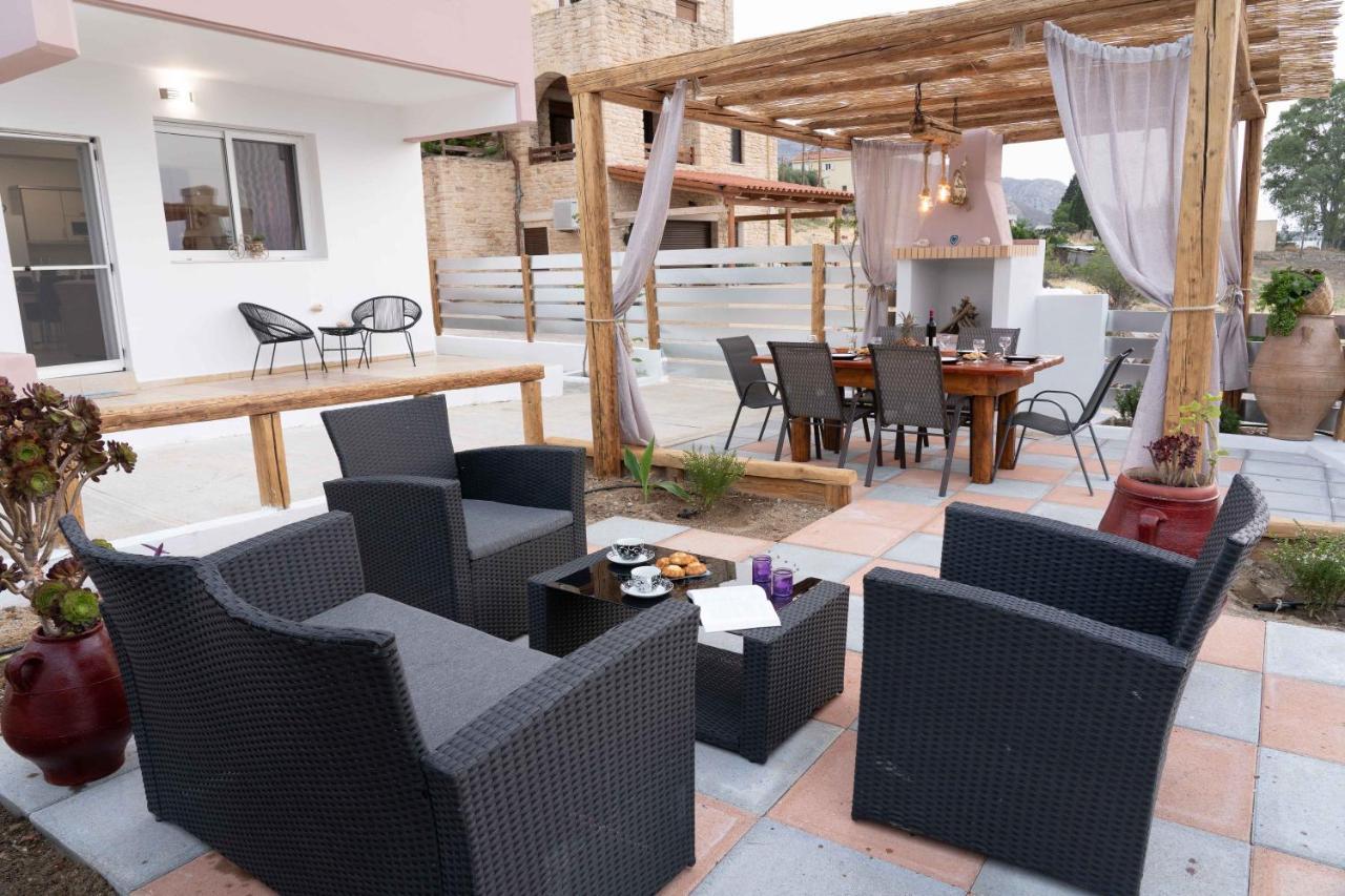 Haritos Holidays Home Pombia Exterior photo