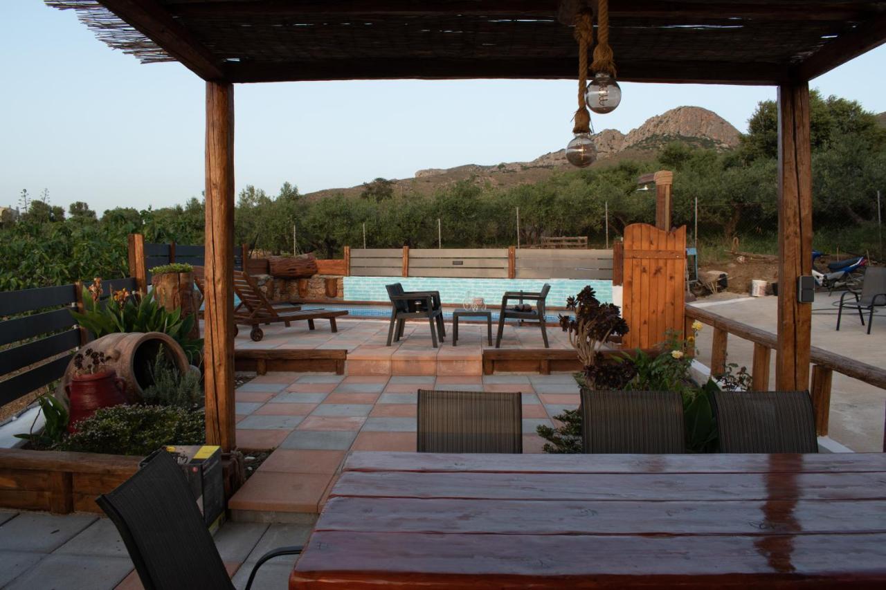 Haritos Holidays Home Pombia Exterior photo